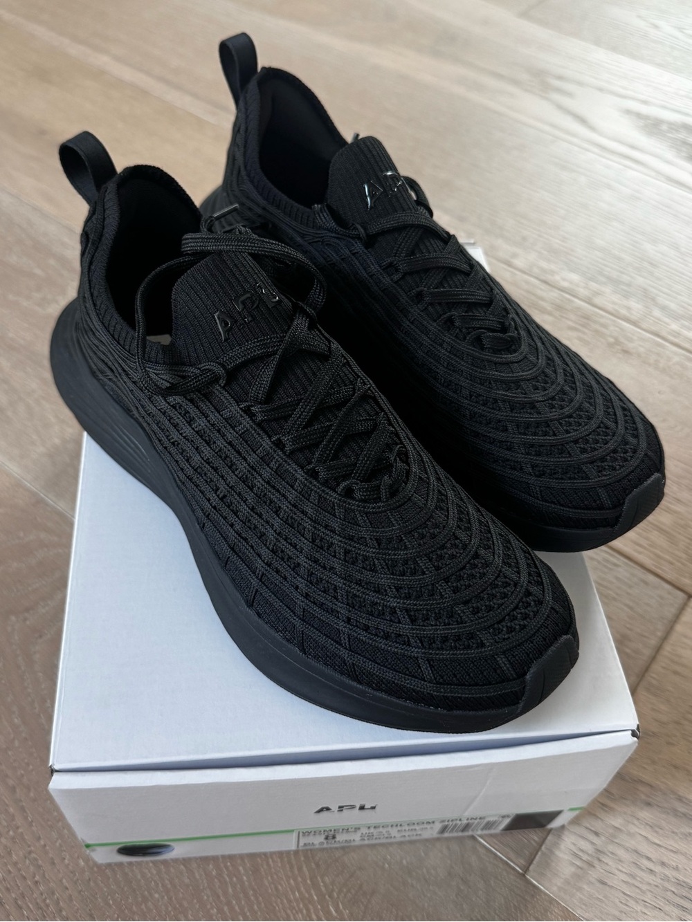 NWT APL Zipline black/black size 8 women’s